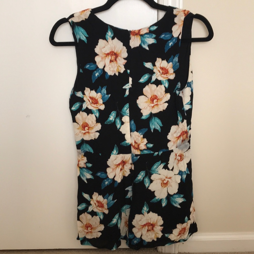 Design Lab Floral Romper - Picture 4 of 6